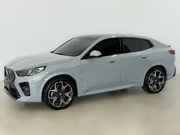 BMW IX2 - Imagem 2