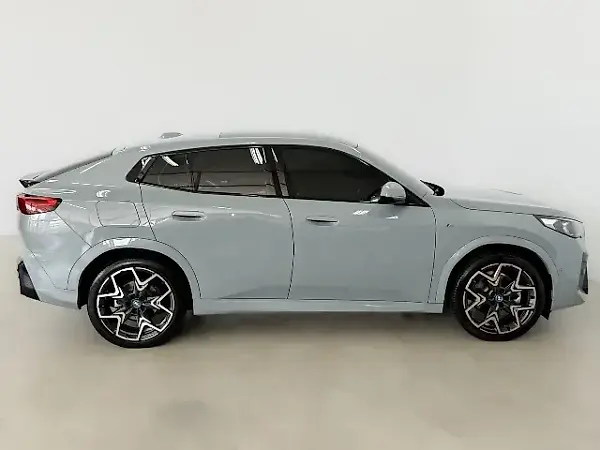 BMW IX2 - Imagem 4