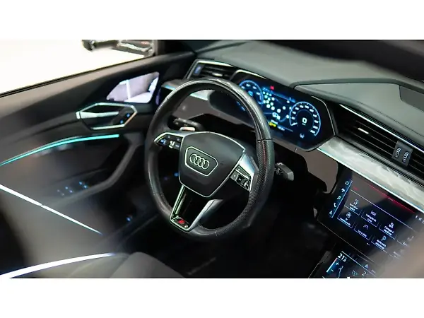 Audi E-tron S Sportback - Imagem 8