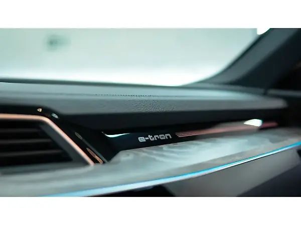 Audi E-tron S Sportback - Imagem 17
