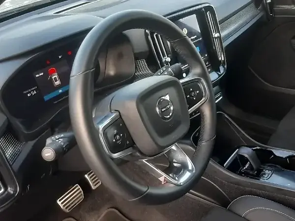 Volvo XC40 Recharge - Imagem 7