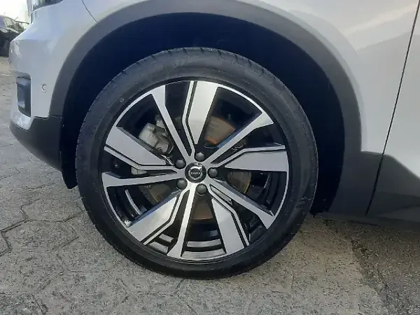 Volvo XC40 Recharge - Imagem 12
