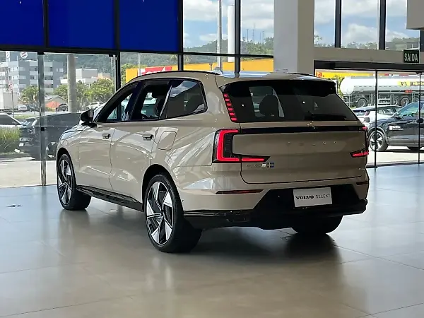 Volvo Ex90 - Imagem 10