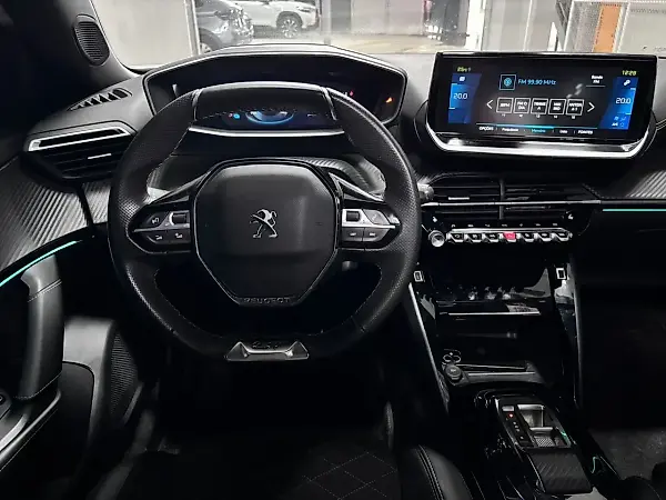 Peugeot E-2008 - Imagem 8