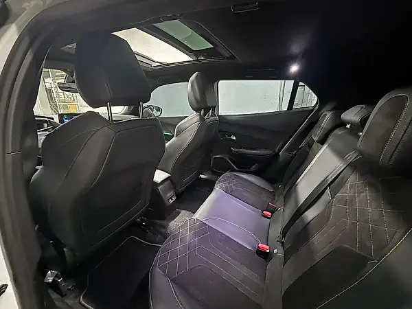 Peugeot E-2008 - Imagem 10