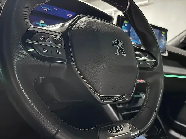 Peugeot E-2008 - Imagem 17