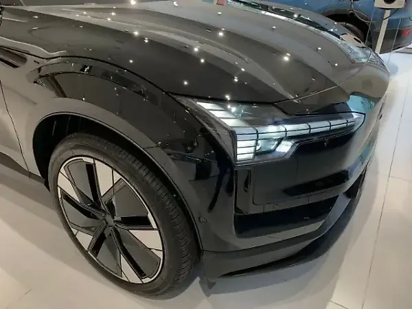 Volvo EX30 - Imagem 3