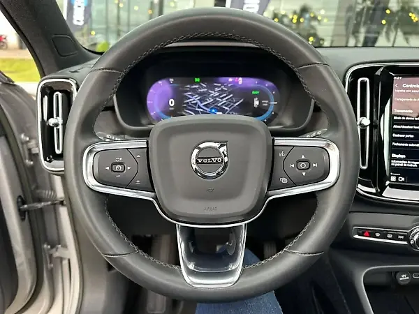 Volvo XC40 Recharge - Imagem 6