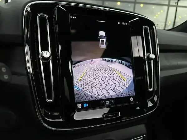 Volvo XC40 Recharge - Imagem 7