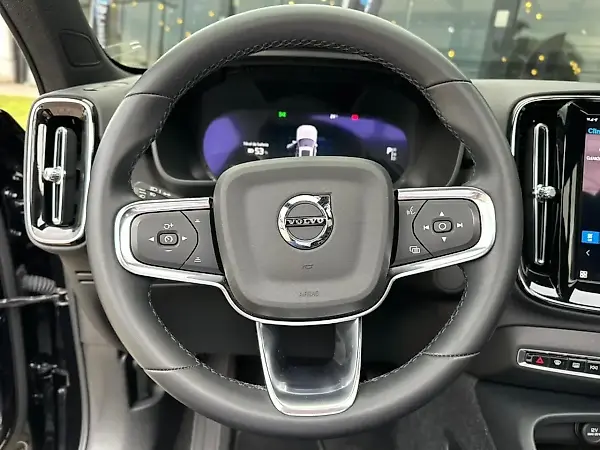 Volvo XC40 Recharge - Imagem 8