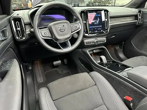 Volvo XC40 Recharge - Imagem 7