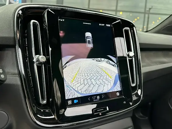 Volvo XC40 Recharge - Imagem 9
