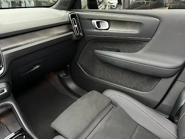 Volvo XC40 Recharge - Imagem 12