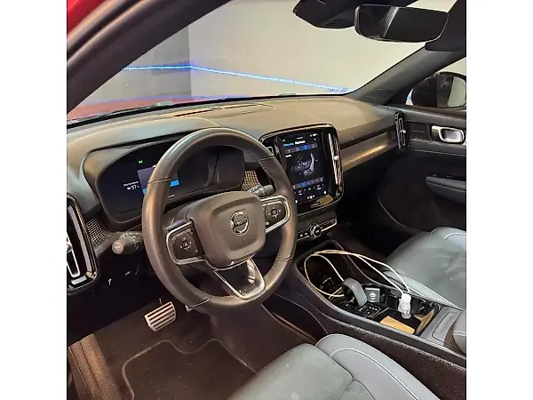 Volvo XC40 Recharge - Imagem 10