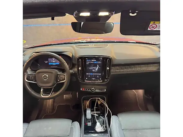 Volvo XC40 Recharge - Imagem 11