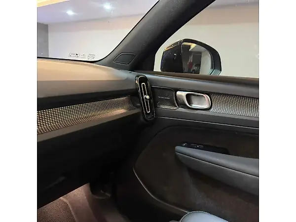 Volvo XC40 Recharge - Imagem 13