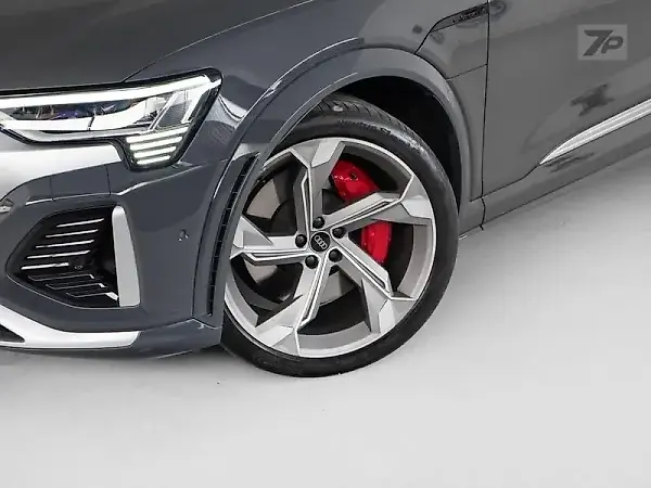 Audi Q8 Sportback E-tron - Imagem 18
