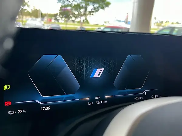 BMW Ix - Imagem 14