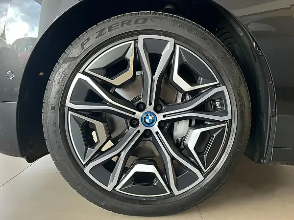 BMW Ix - Imagem 4