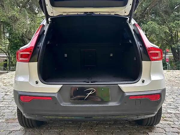 Volvo XC40 Recharge - Imagem 11