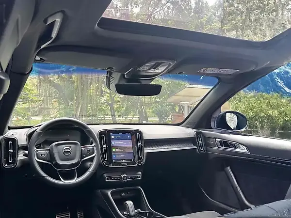 Volvo XC40 Recharge - Imagem 13