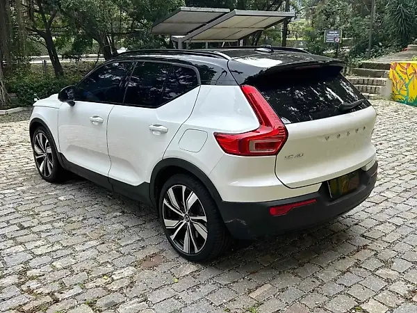 Volvo XC40 Recharge - Imagem 6