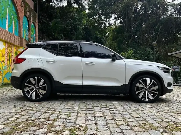 Volvo XC40 Recharge - Imagem 8