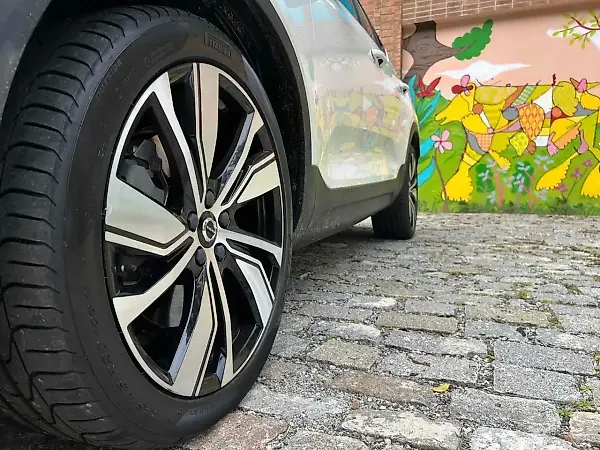 Volvo XC40 Recharge - Imagem 9