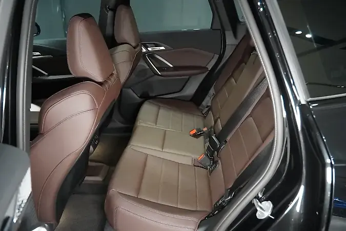 BMW IX1 - Imagem 13