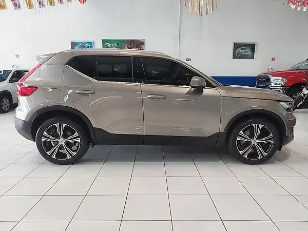 Volvo XC40 Recharge Plug-in Hybrid - Imagem 8