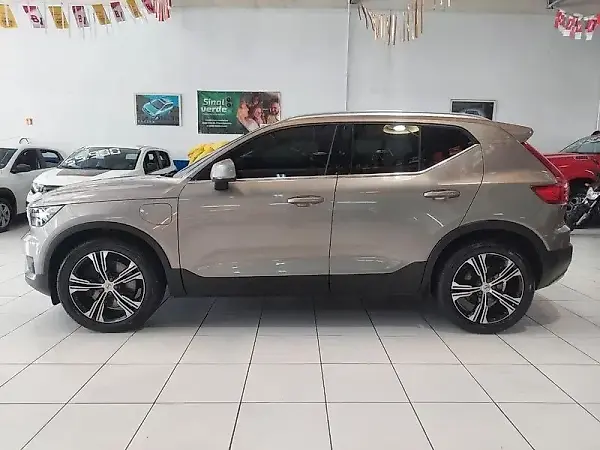 Volvo XC40 Recharge Plug-in Hybrid - Imagem 12