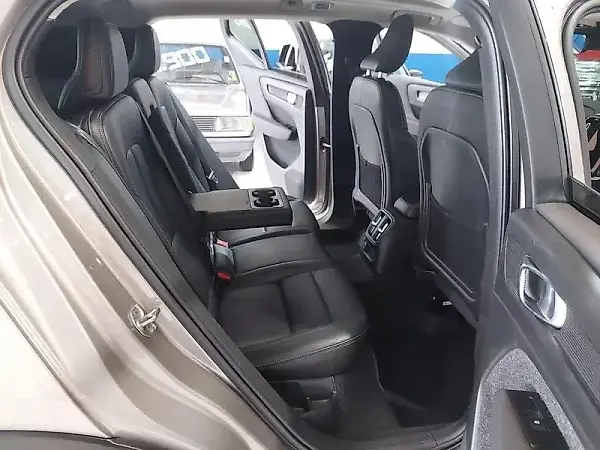 Volvo XC40 Recharge Plug-in Hybrid - Imagem 19