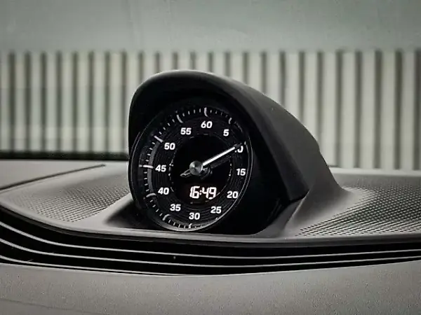 Porsche Taycan - Imagem 9