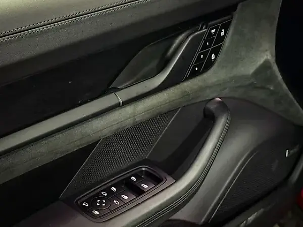 Porsche Taycan - Imagem 10