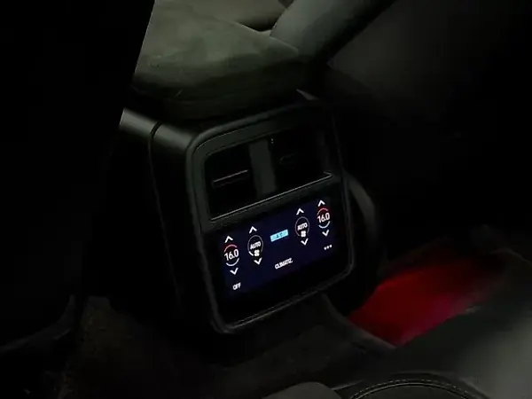Porsche Taycan - Imagem 14
