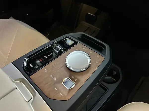 BMW Ix - Imagem 12