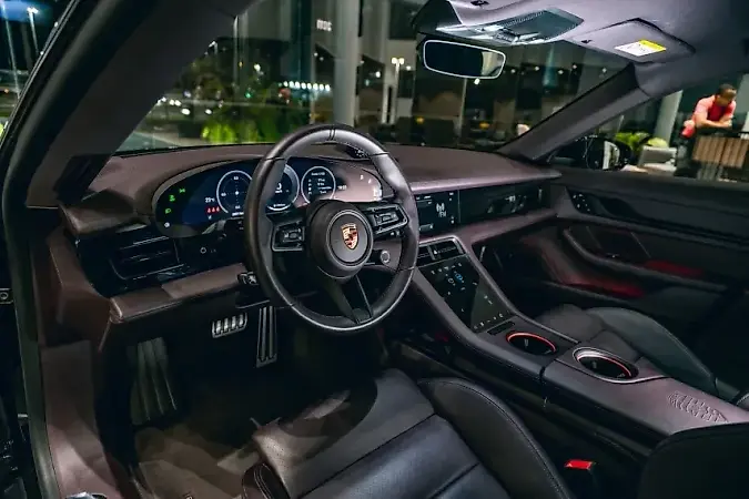 Porsche Taycan - Imagem 7