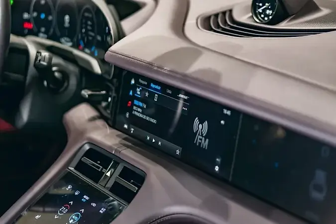 Porsche Taycan - Imagem 18
