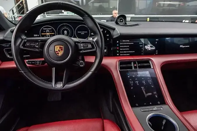 Porsche Taycan - Imagem 8