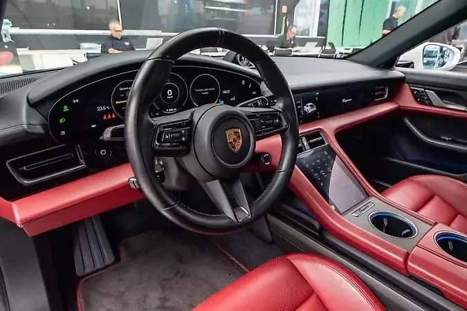 Porsche Taycan - Imagem 9