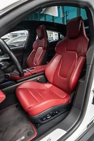 Porsche Taycan - Imagem 12