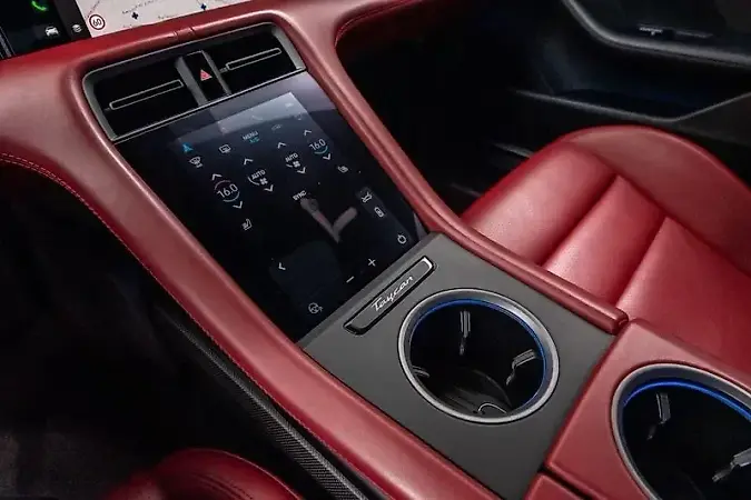 Porsche Taycan - Imagem 14