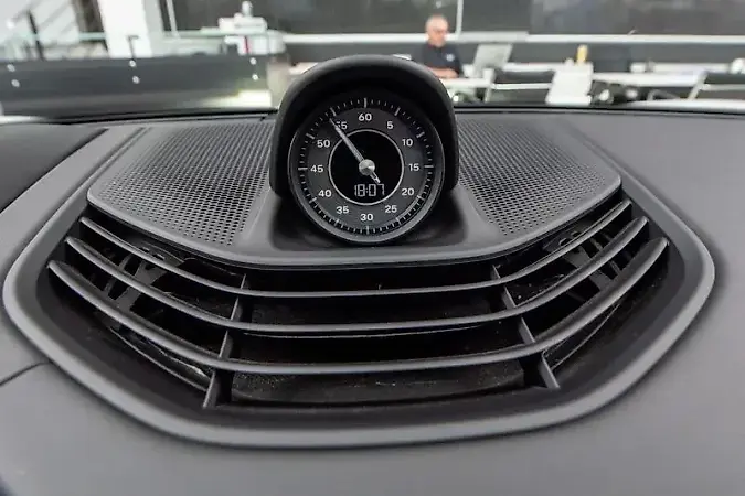 Porsche Taycan - Imagem 17