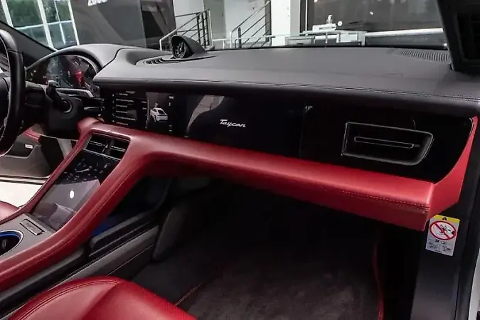 Porsche Taycan - Imagem 19