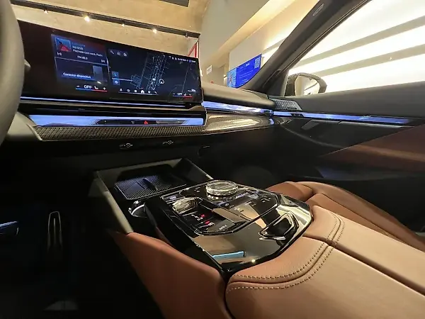 BMW I5 M60 - Imagem 11