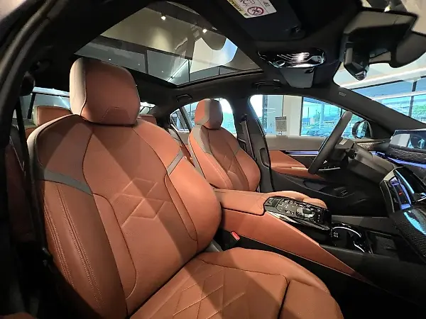 BMW I5 M60 - Imagem 13