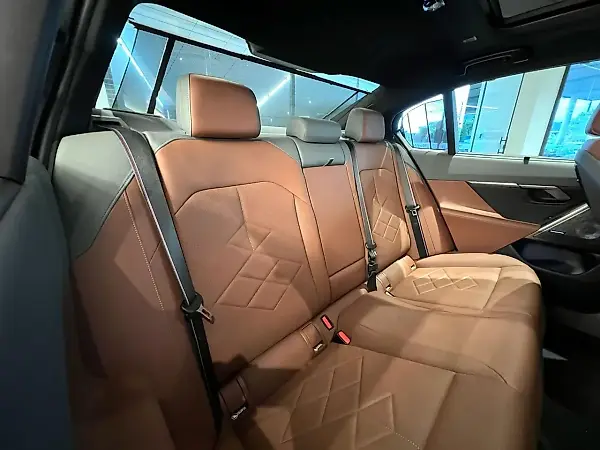 BMW I5 M60 - Imagem 14