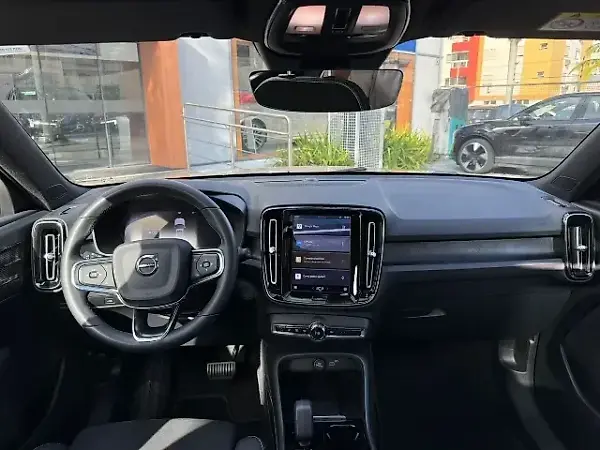Volvo XC40 Recharge - Imagem 8