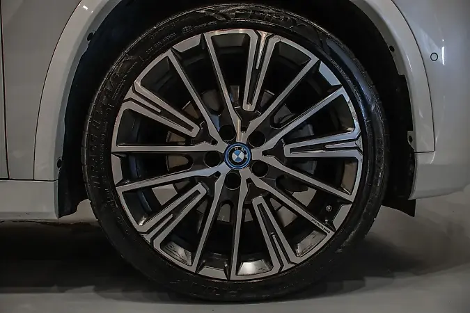 BMW IX1 - Imagem 8