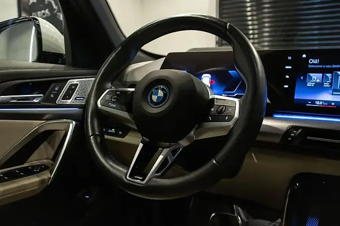 BMW IX1 - Imagem 11